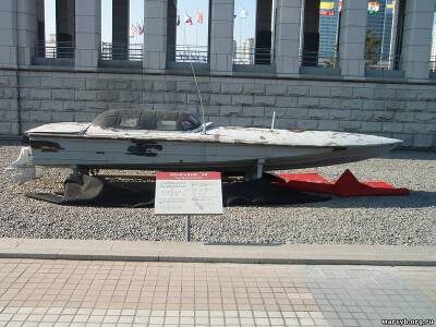 Ранний образец полупогруженного судна КНДР