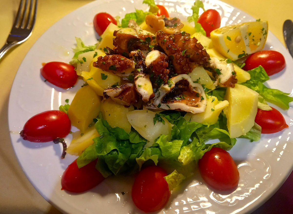 Пожалуйста: итальянская кухня может быть осьминогом с картошкой...