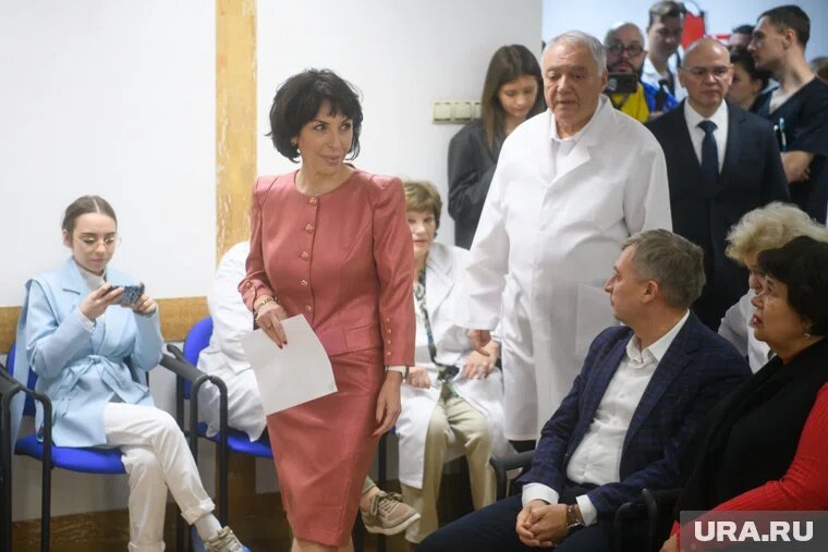  Татьяна Савинова постаралась успокоить коллектив института после отставки шефа
Фото: Илья Московец © URA.RU