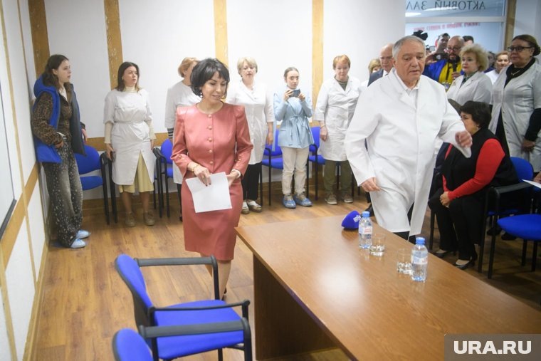 Вернут ли институту их любимого шефа, пока так и непонятно
Фото:Илья Московец © URA.RU