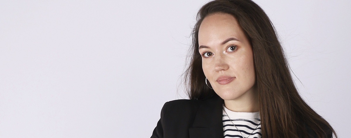 Меня зовут Катарина, я уже 9 лет преподаю вокал взрослым совершенно разного уровня. Использую только научные, анатомические подходы к голосу.