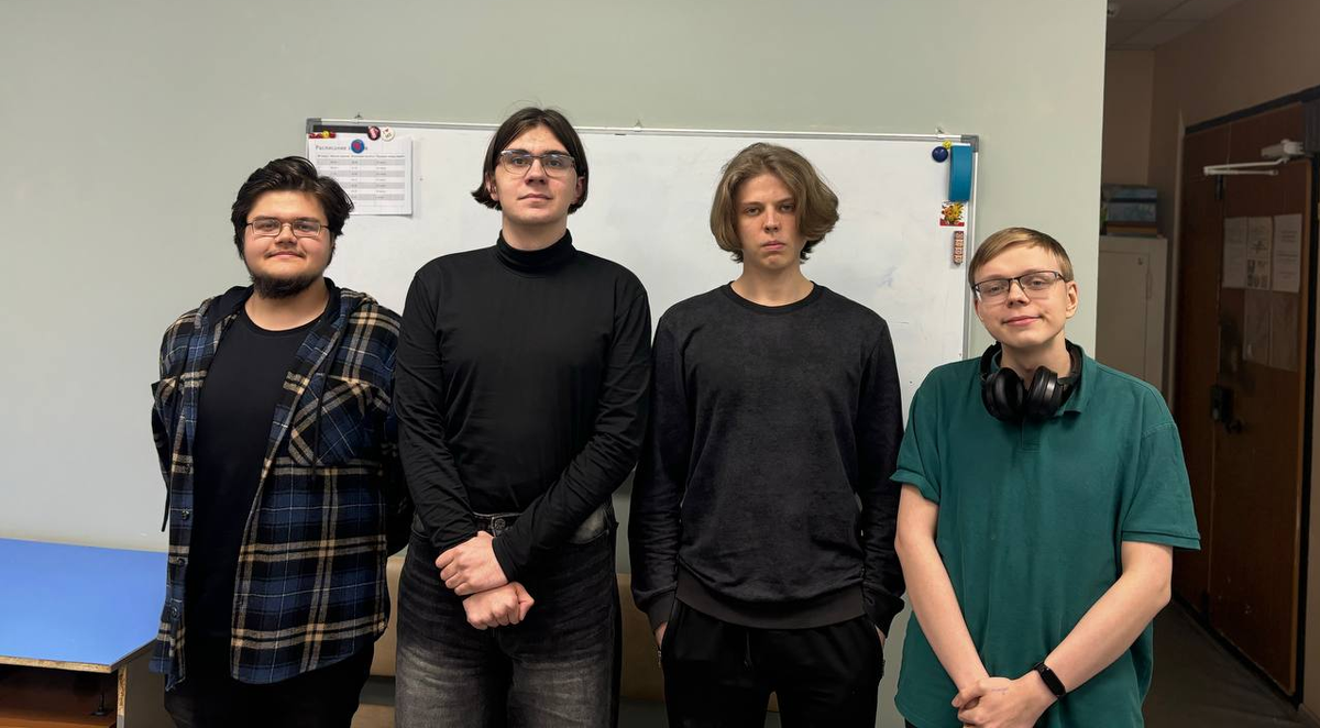 Участники проекта: студенты математического факультета ЧелГУ
Ян Овчинников, Владимир Пучинин, Павел Захарчук и Влад Опарин