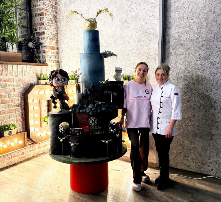     165 см волшебства: Ольга Трухан приняла участие в создании уникального торта в стиле Гарри Поттера