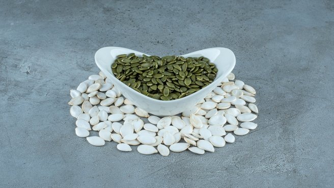 Диетологи объяснили, как лучше есть тыквенные семечки