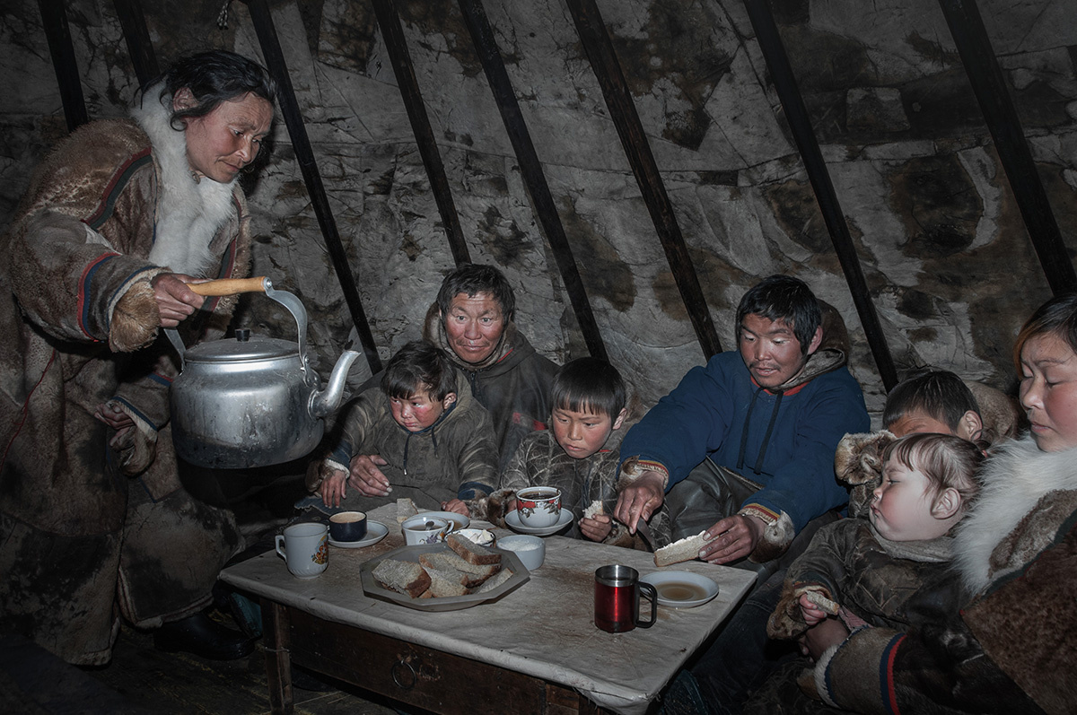 Чаепитие в тундре, фото Сергея Анисимова