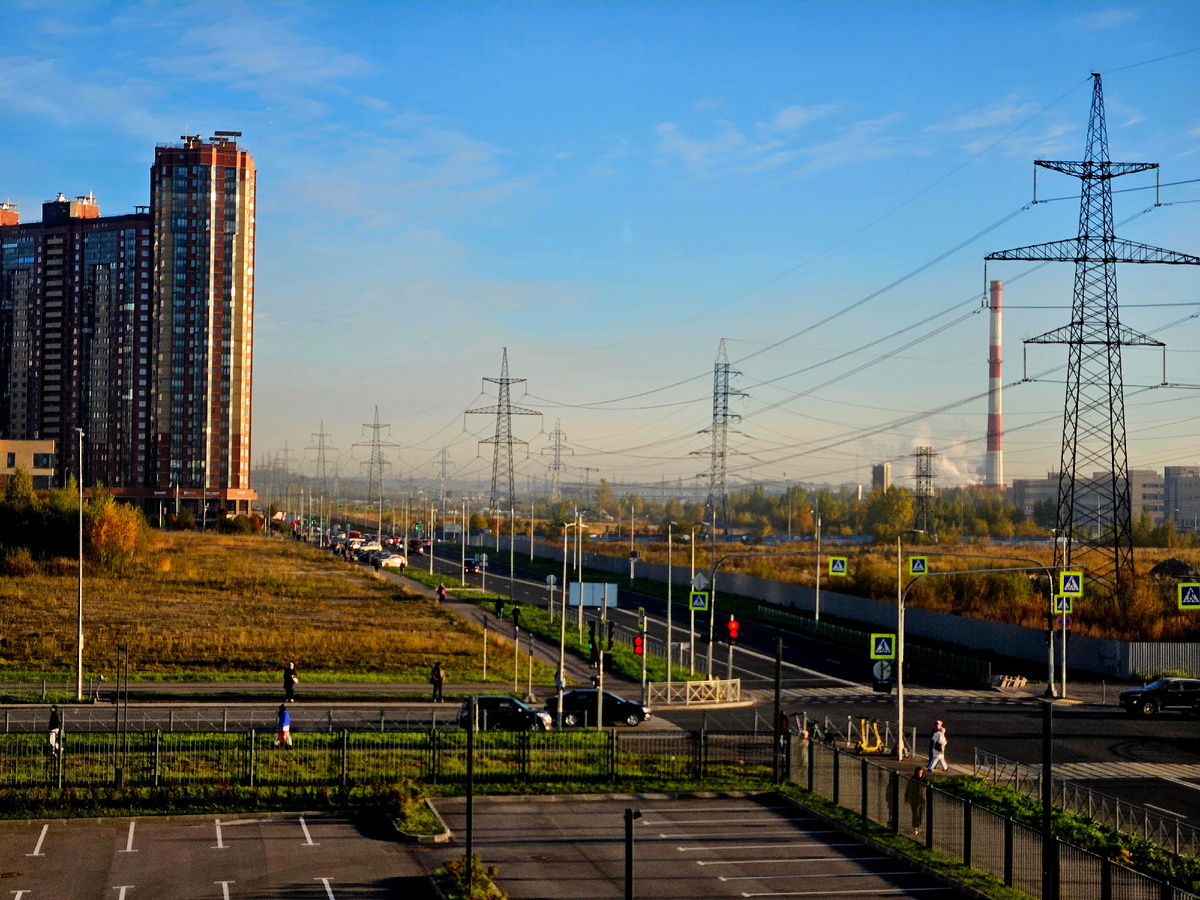 Вид из окна поликлиники на Толубеевский проезд.
