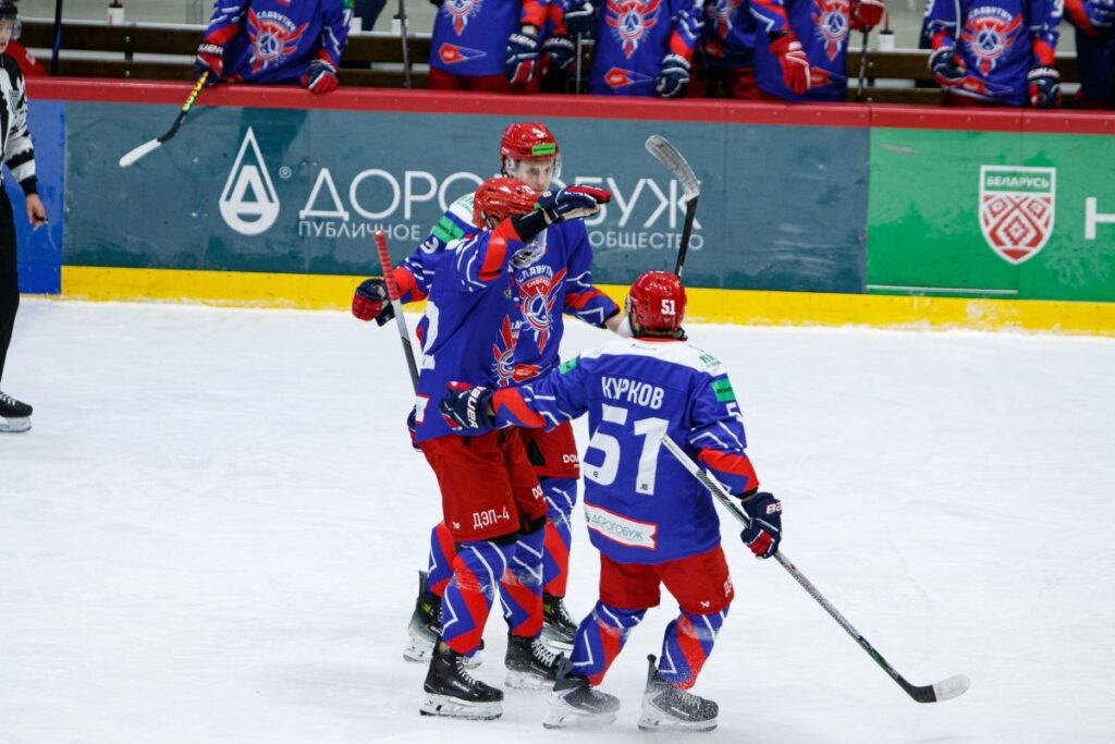    хоккейный клуб "Славутич" Максим Захаров