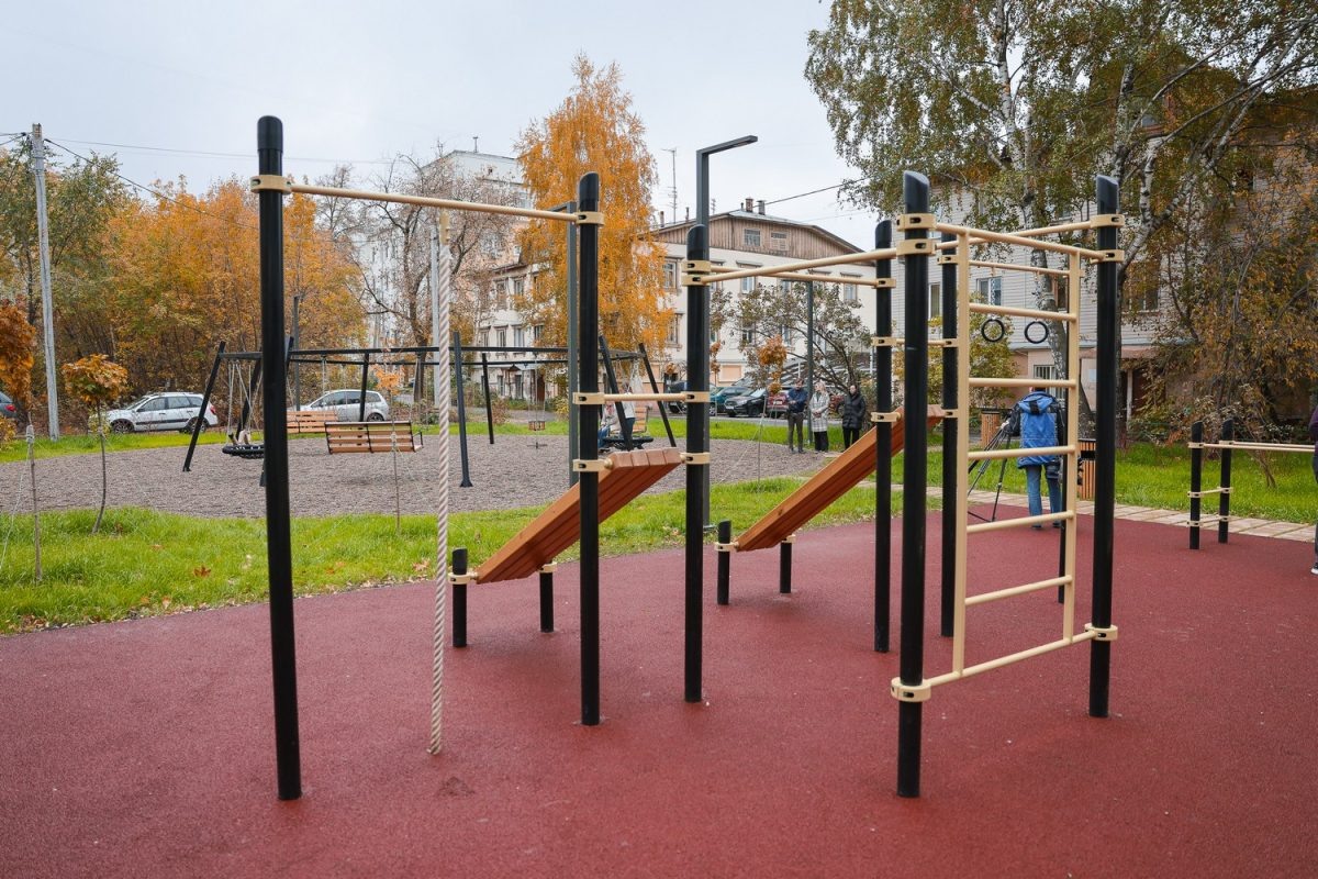    Социальные участковые помогли жителям благоустроить двор в Канавинском районе Нижнего Новгорода