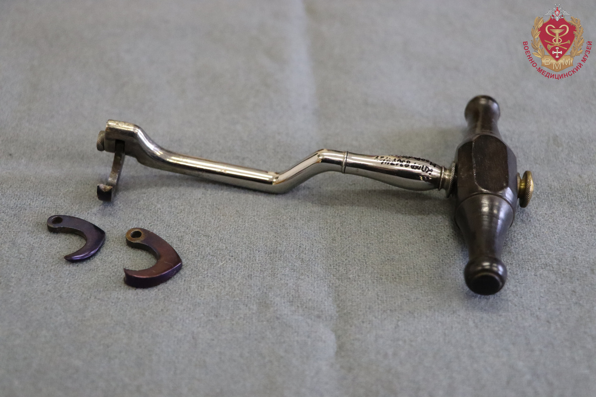 Ключ зубной с регулируемым когтем.  II пол. XIX в. 