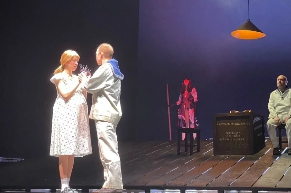    «Мурманский вальс» на сцене Мурманского областного драмтеатра.