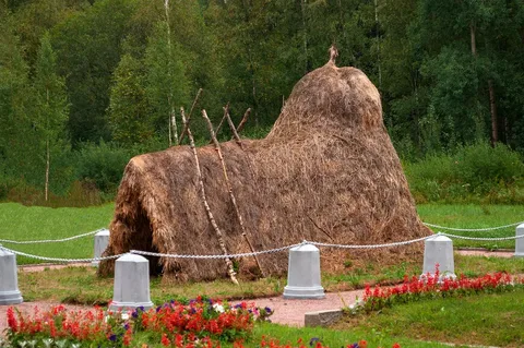 Шалаш В. И. Ленина  Из картинок Яндекса