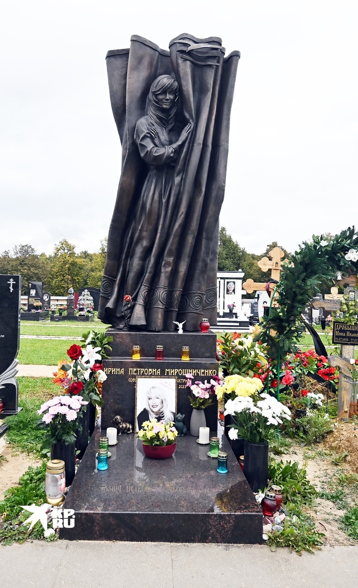 Памятник народной артистке Ирине Мирошниченко один из самых масштабных и обсуждаемый публикой за последнее время Фото: Иван МАКЕЕВ