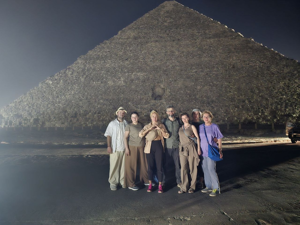 Группа после работы в пирамиде Хеопса