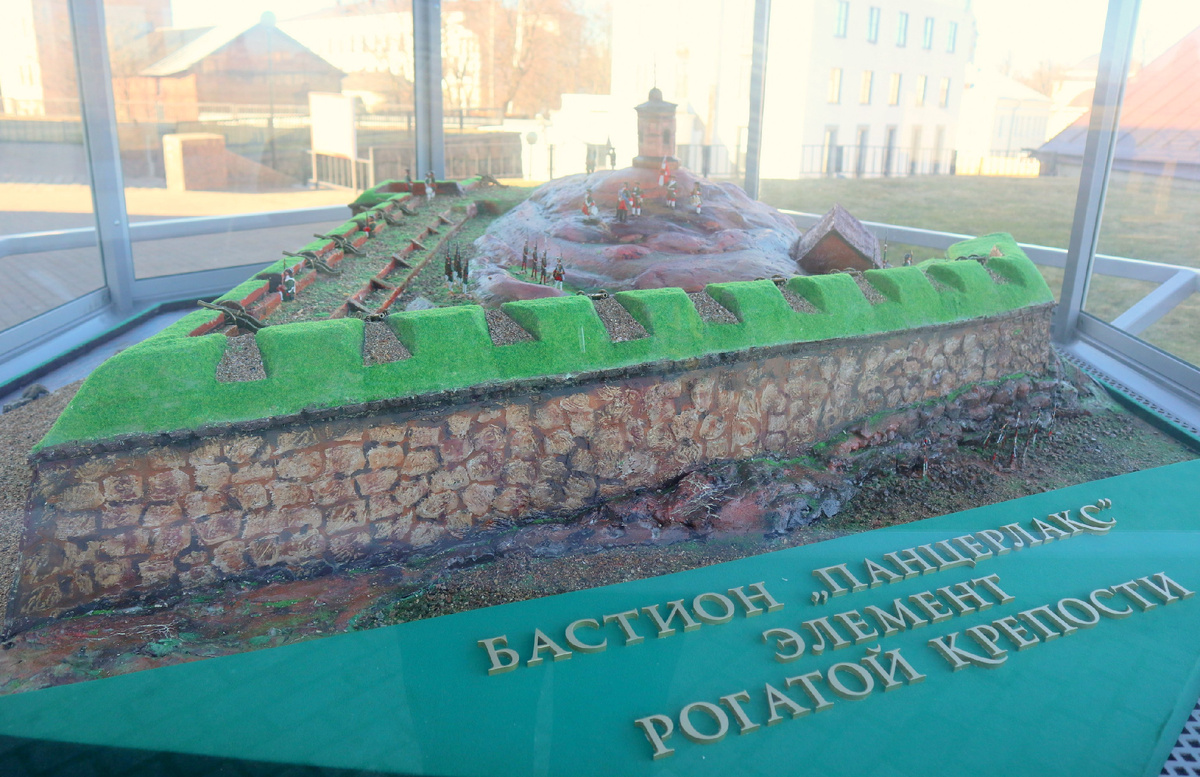 Макет стоит во дворе центра Эрмитаж - Выборг.