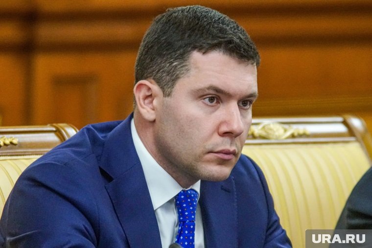    В России масштабно используют «серые» схемы импорта авто, заявил Алиханов