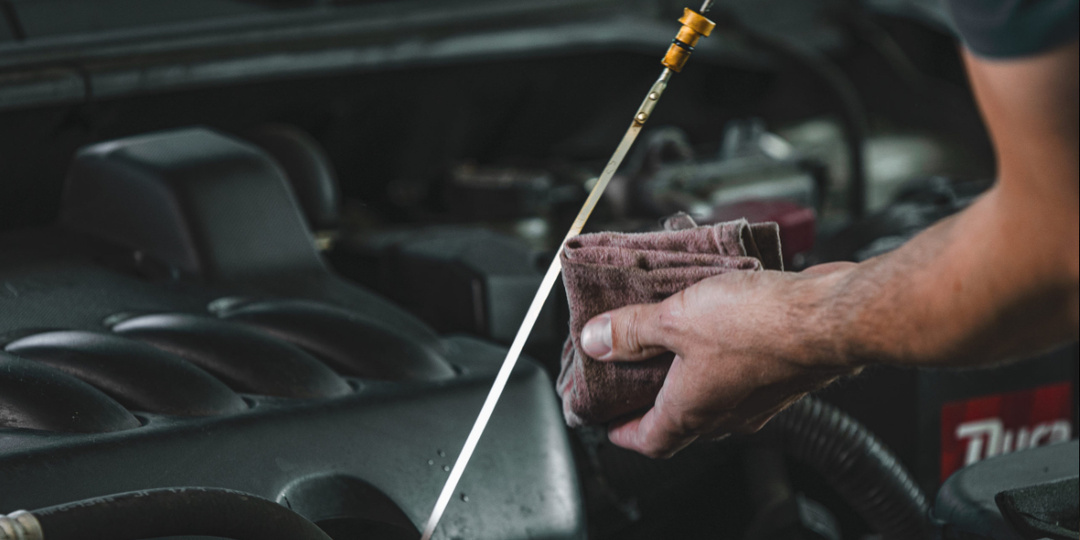 Почему ваш двигатель умирает, хотя вы “проверяете” масло — главный секрет автовладельца