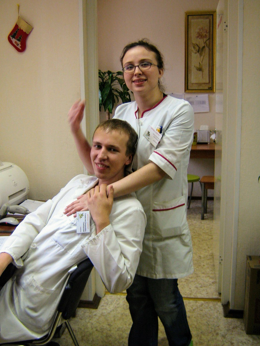 Я работал в аптеке в 2004 году — страшно представить, как давно это было... Станислав Самбурский, клинический психолог рассказывает: Лекарства под контролем: правда о системе учёта, о которой вы не знали