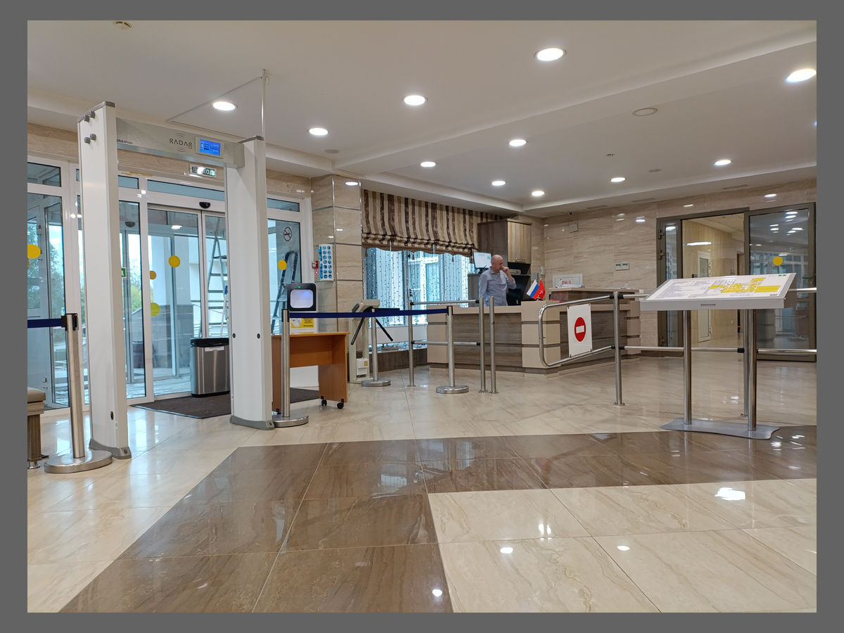  Охрана на входе в санаторий. "МЕТАЛЛОРАМКА", охранник – на входе (выходе) в (из) санаторий (санатория). ( фото №2 )