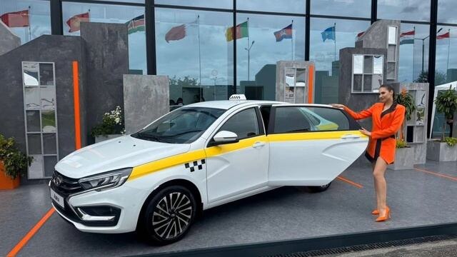 Будущее такси в России )))) всеми любимая Веста с заклинившим рулём в дороге )))))