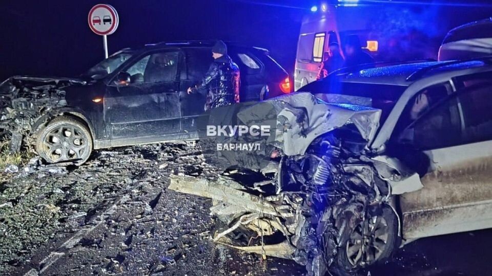    ДТП недалеко от Заринска. Источник: t.me/vkurse22