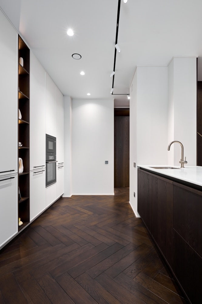 Рисунок имитирует текстуру разных пород дерева, камня, других природных материалов.