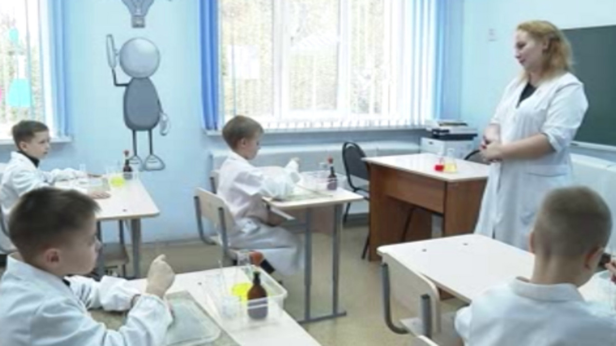    Сегодня в России - День работника дополнительного образования