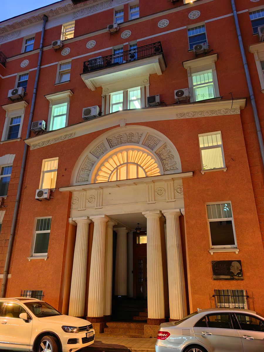 Доходный дом Е.А. Шаблыкиной с памятной доской Михаилу Васильевичу Нестерову