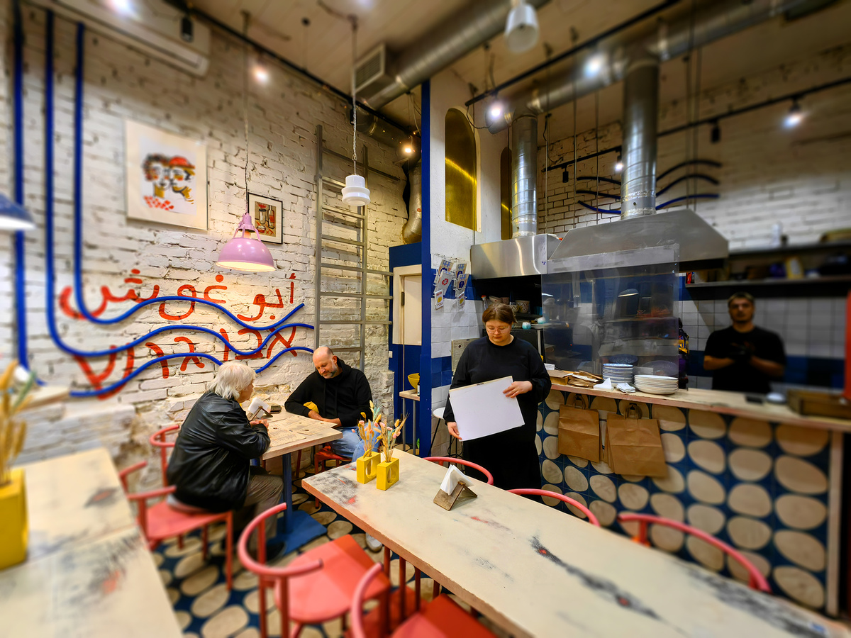 Места мловато, но говорят, что кормят очень вкусно!