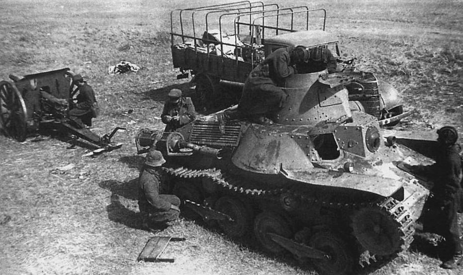 Осмотр поверженного соперника.