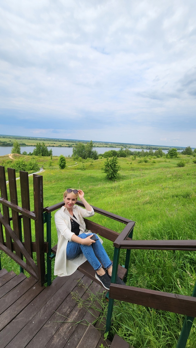 Это в этом году ездили в Константиново. Я еще в растройствах, что не могу найти работу.