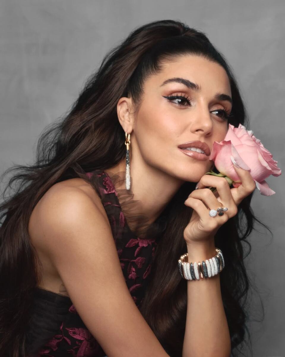 Ханде Эрчел для журнала Grazia. Фото: соцсети