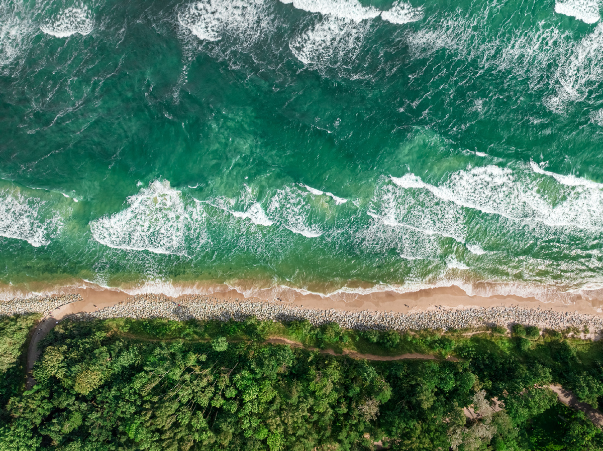 На многих курортах в октябре начинается бархатный сезон. Источник фото: shutterstock.com