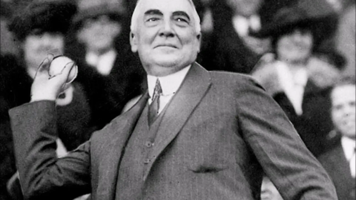 Президент США столетней давности Уоррен Гардинг мало интересовался внутренними делами, ибо ничего в них не понимал.