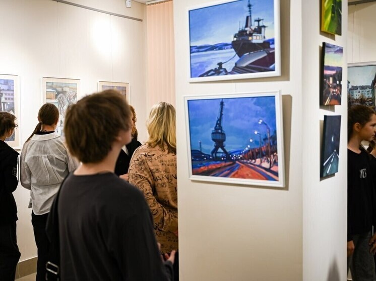     В экспозиции представлены 36 работ художницы, посвященных 109-летию со дня основания города. фото: пресс-служба администрации Мурманска.