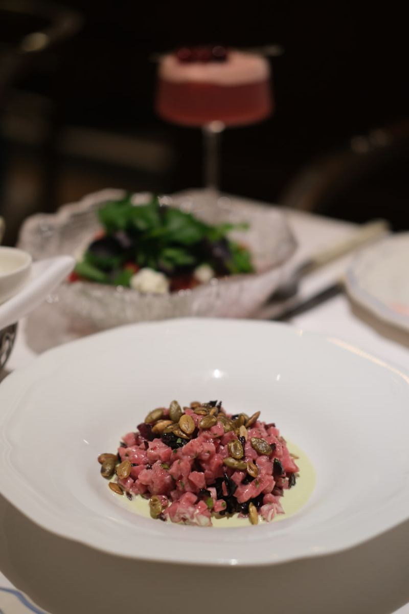 Тартар из говядины с черносливом, 950₽