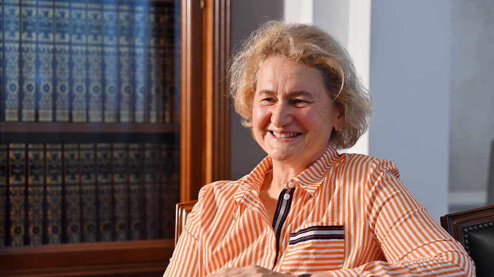 Елена Дорофеева во время интервью.📷Фото: Дмитрий Лебедев / Коммерсантъ