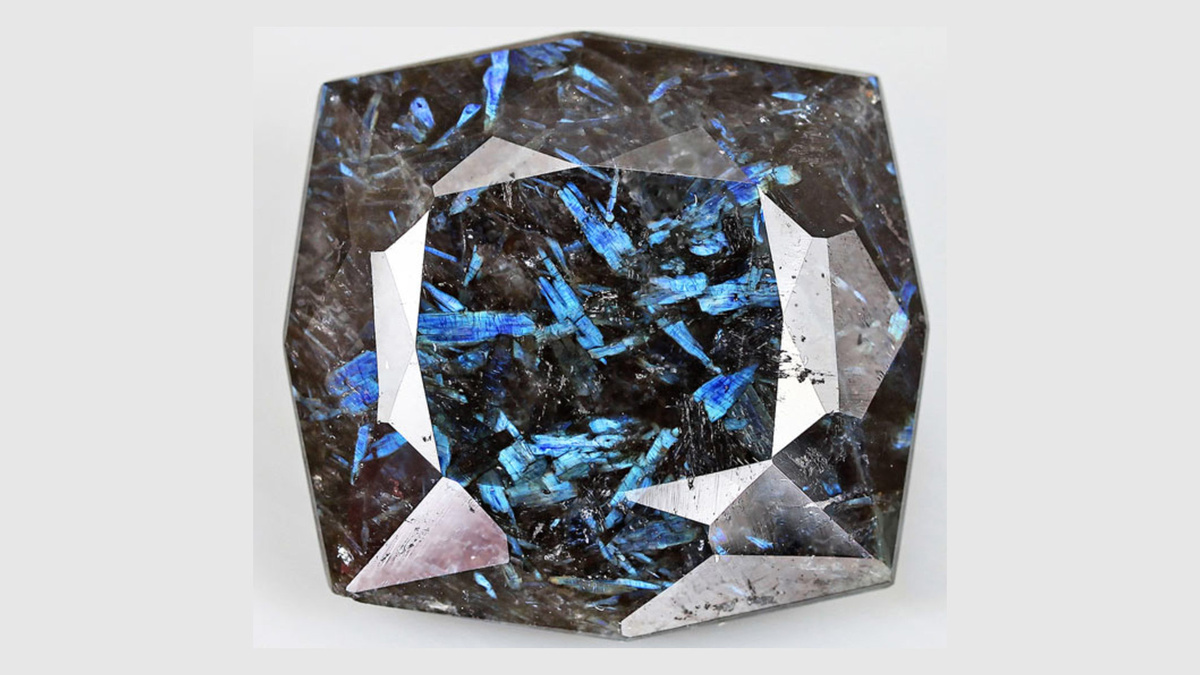 Почти гренландский нуумит, но об этом чуть позже... (с сайта silver-lines ru)