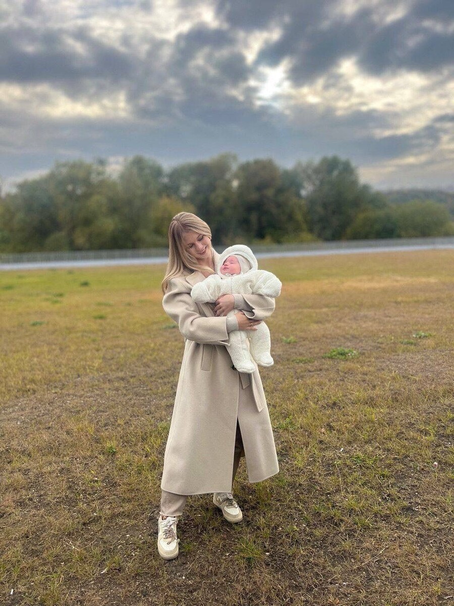    Александра Трусова с сыном . Источник: t.me/avtrusovaofficial