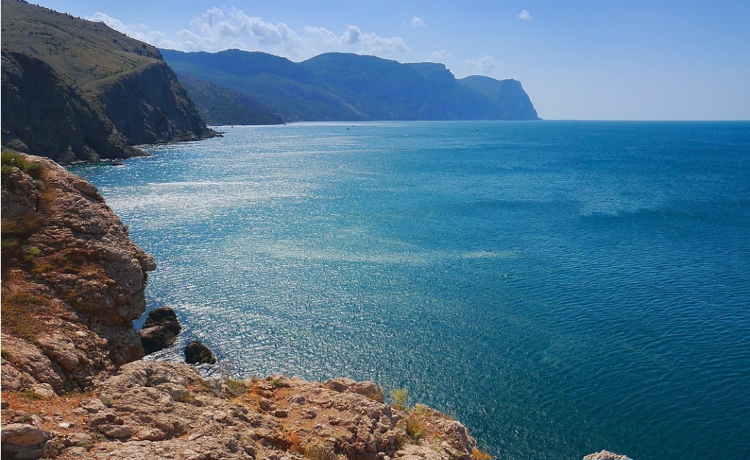 Планета и земля во всех голубых морях, горах и небо тоже и быть божьей удаче, радости. Жить у берегов морских и получать солнышко