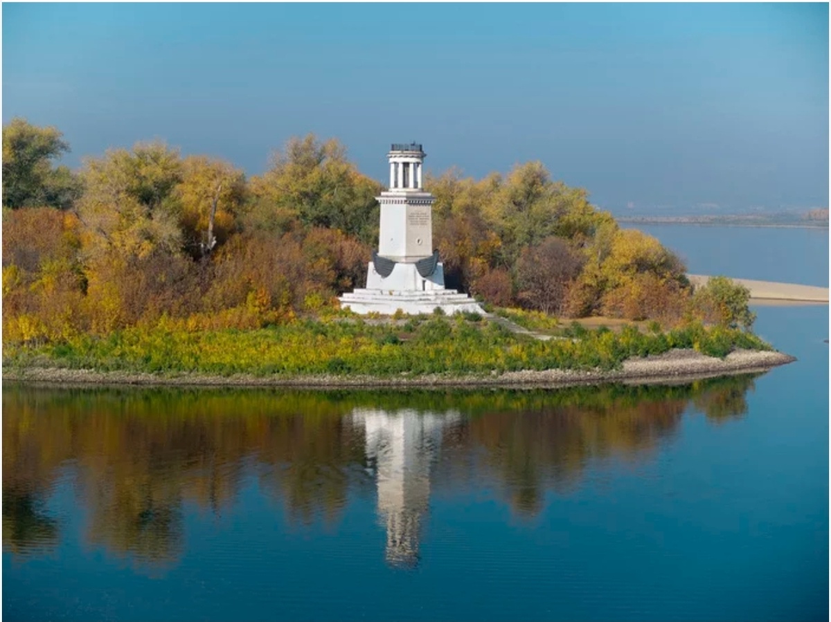 Маяк, как им не залюбуешься