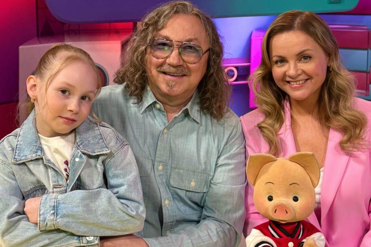    Юлия Проскурякова и Игорь Николаев с дочкой Вероникой Социальные сети