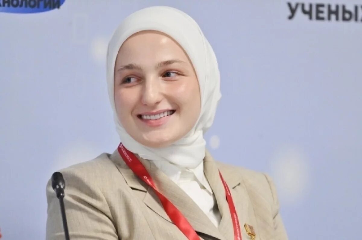    Дочь Кадырова Хадижат наградили почетной грамотой президента РФ