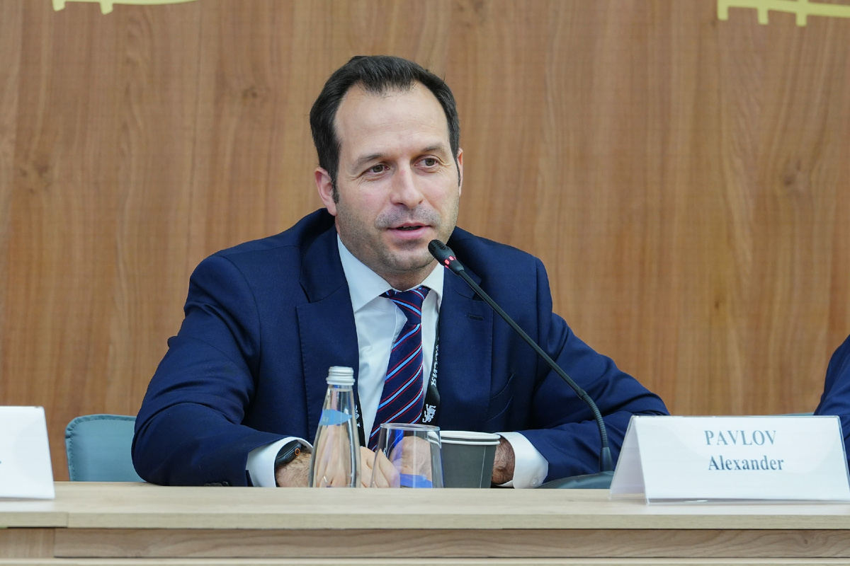Александр Павлов на симпозиуме "Создавая будущее". Источник: Russia.ru