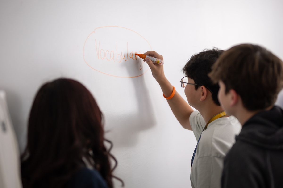 Фото из школьного архива: ученики «Летово» на уроке