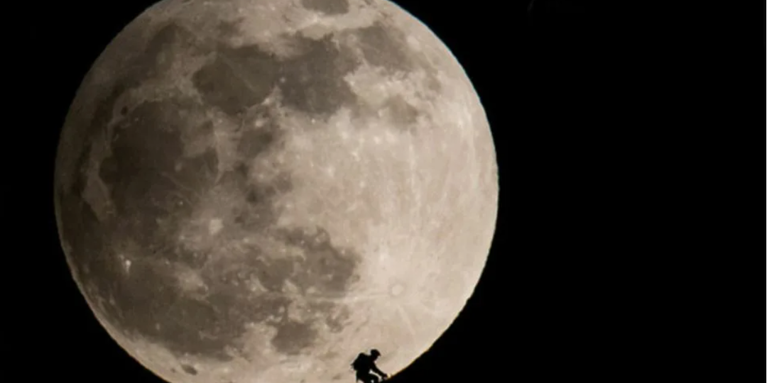 Весной Луна «сошла с ума»: что засекли российские спутники и почему РАН молчит?