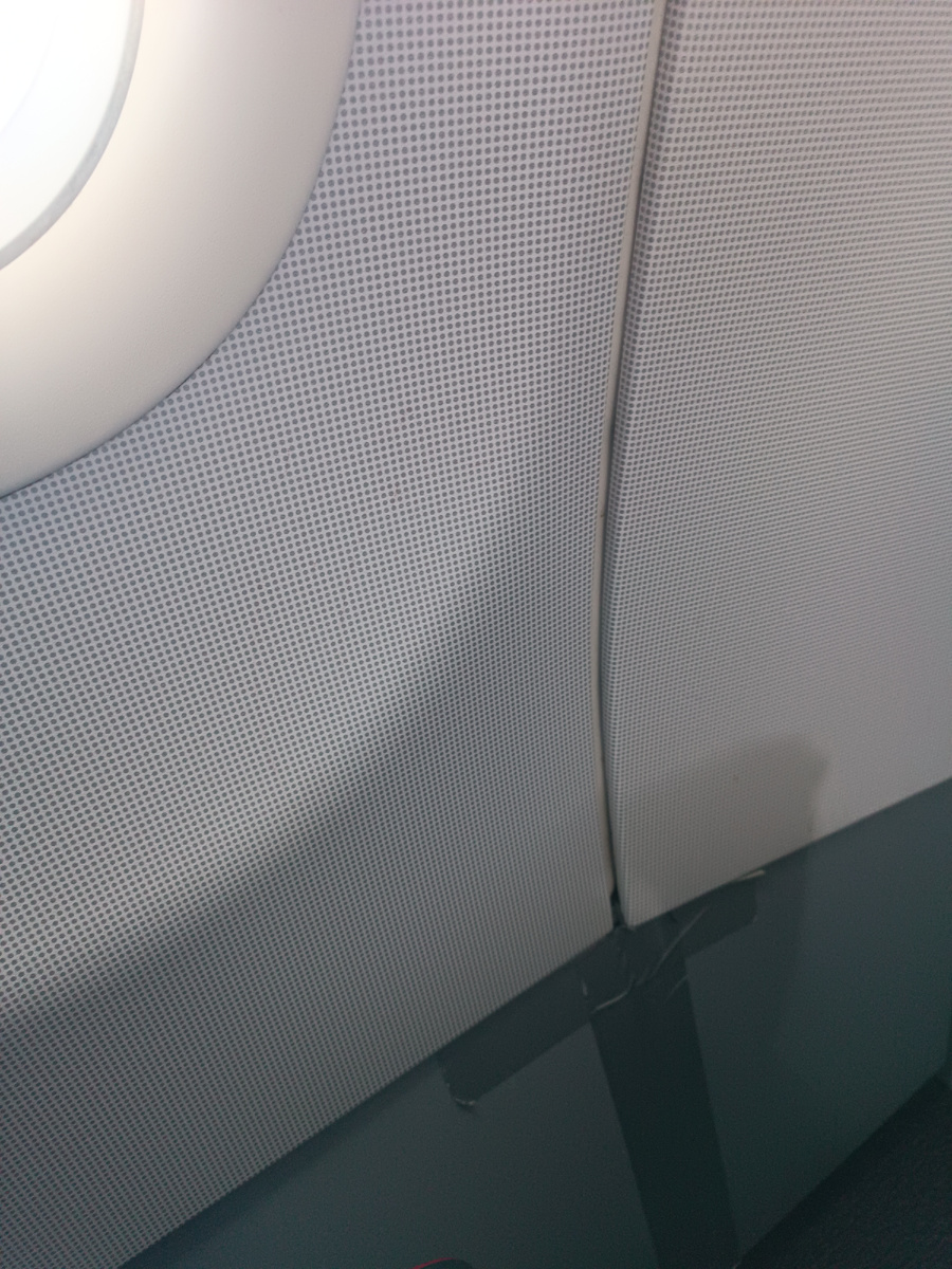 Фото места повышенной комфортности. Изолента - наше всё. 