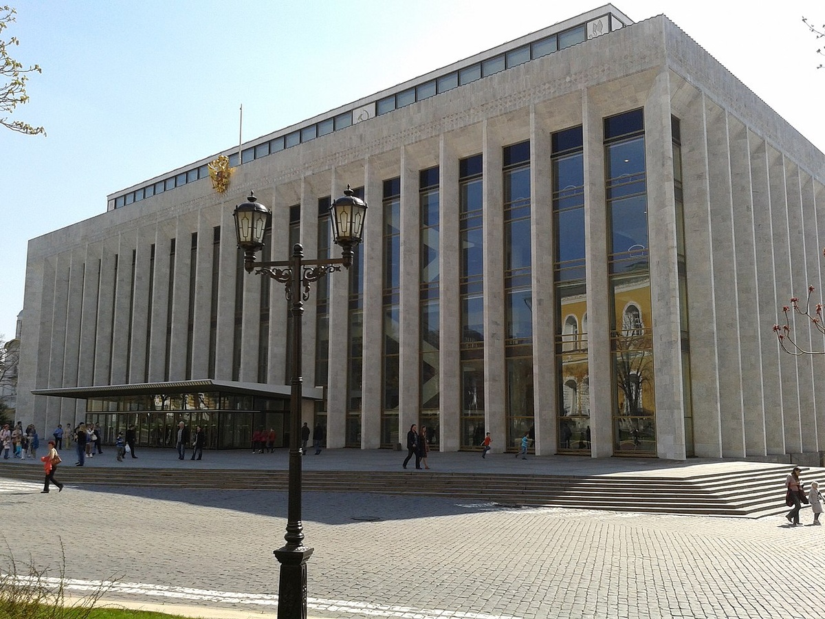 Государственный Кремлевский Дворец в наши дни (фото взято из открытых источников в Интернете)