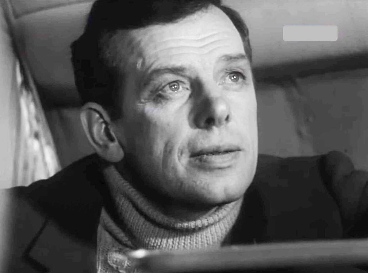 Кадр из фильма "Стюардесса". Георгий Жжёнов в роли сценариста