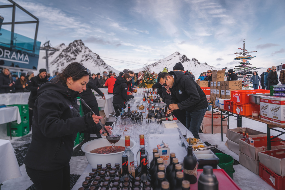 Ишгль. Традиционно много глиндвейна, пива и крепких настоек на травах.