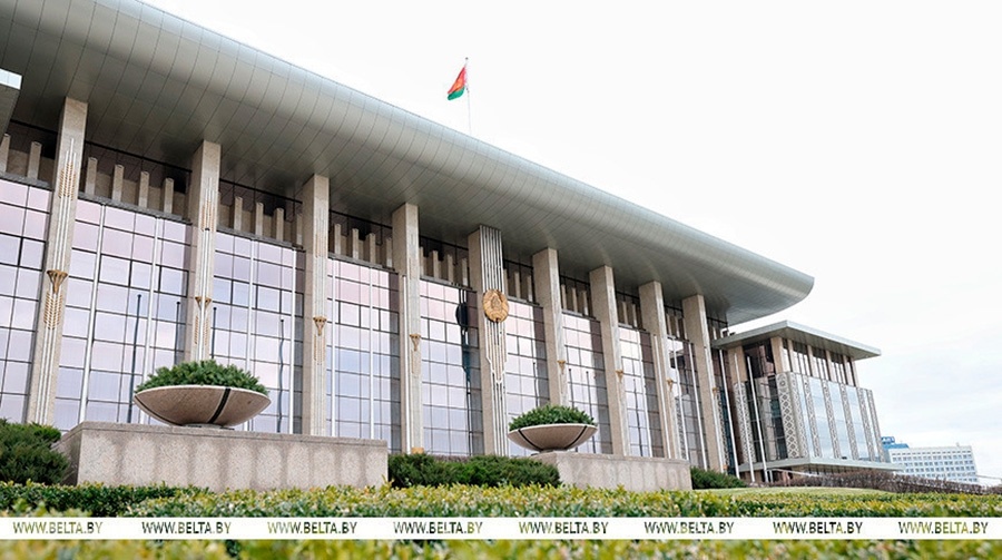     От урожая до международных проектов: Александр Лукашенко заслушал ряд докладов